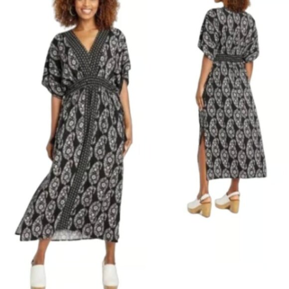 Black and White Patterned Maxi Dress - Picture 4 of 4